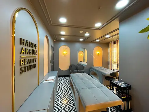 Hande Akgün | Protez Tırnak | Microblading | Lazer Epilasyon 3