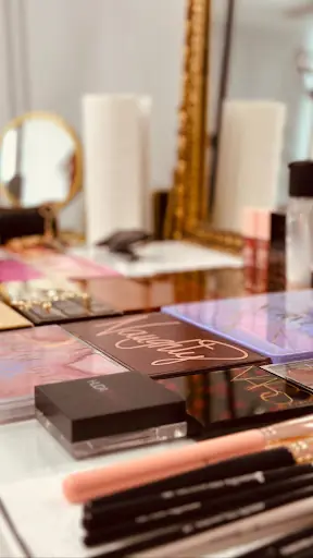 NAZİK SARIBAŞ MAKEUP STUDİO 3