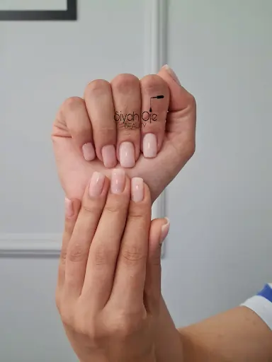 Siyah Oje BEAUTY (Manikür & Pedikür Ağda Salonu) 3