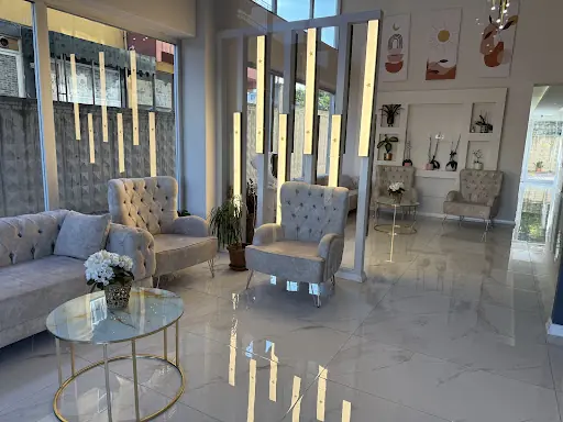 Luxe Elegans Beauty 2