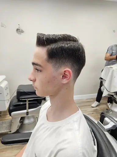 Özgür Aras Formen Kuaför 4