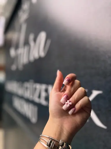 AURA GÜZELLİK SALONU 3