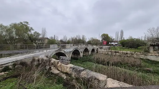Tarihi Köprü Yolu