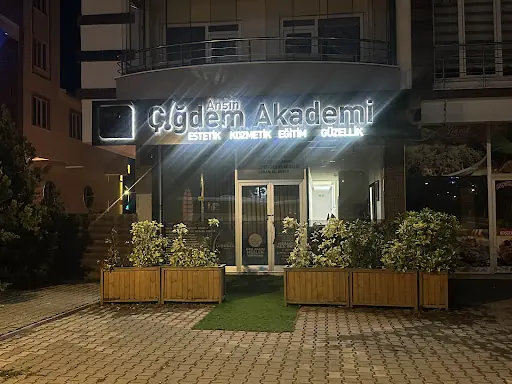 Çiğdem Anşin Akademi Beauty Group Güzellik