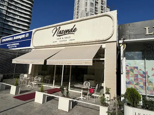 Nazende Hair And Nails Coiffeur 4