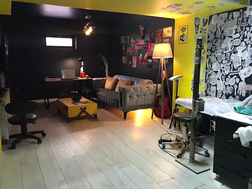 Beyaz Kuaför & Tattoocan Saloons 4