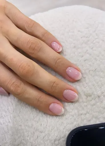 Queen's Touch Beauty Nails Studio 3