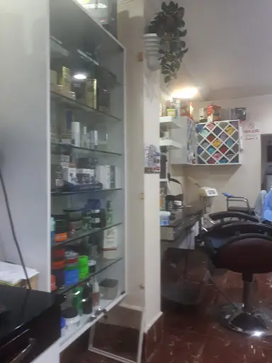 MUHTEŞEM ERKEK KUAFÖRÜ 3