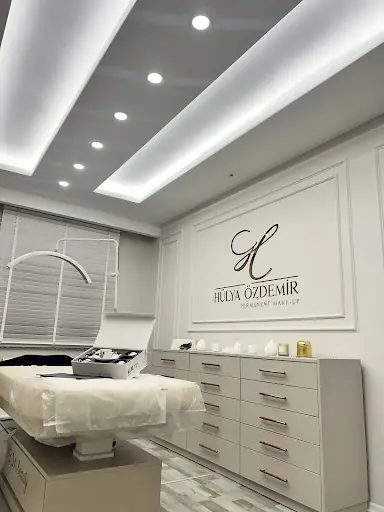 HÜLYA ÖZDEMİR PREMIUM HAIR & MAKE-UP 4