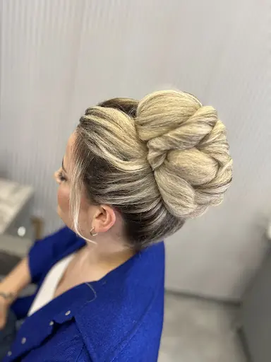 SS Hair & Makeup Studio 4