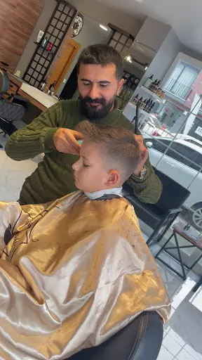 Ahmet Gümüşgöz Saç Tasarım Erkek Kuaför 3