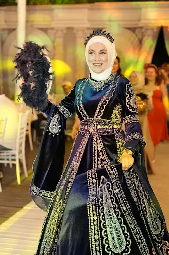 Parlayan Yıldız Moda Gönen | Gelinlik | Damatlık | Kaftan | Nişanlık 2