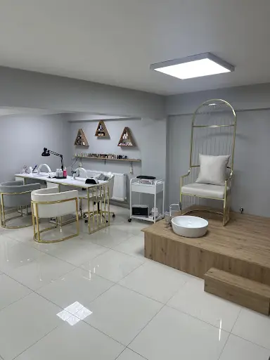Golden Touch Makeup beauty 4
