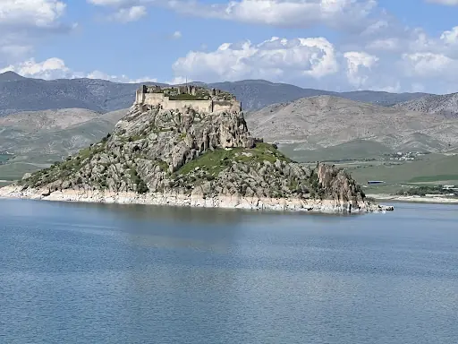 Pertek Kalesi