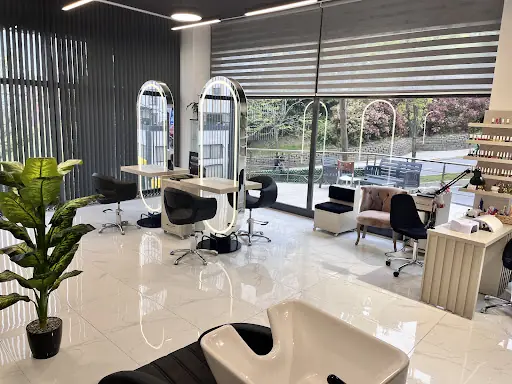 WooW Saç Tasarım – Tırnak / Nail Studio, İstanbul