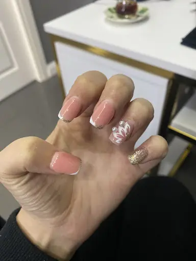 Gülşen Adıgüzel Beauty Center 4