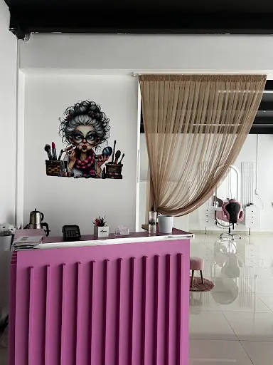 Aura Beauty Center 3