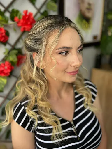 Simge Erüstün Hair Beauty Kuaför 4