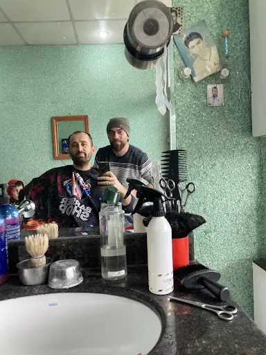 Burhan Erkek Kuaförü 2