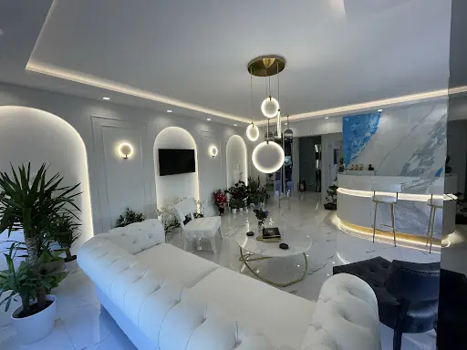 Neutraderm Güzellik – Tırnak / Nail Studio, İstanbul