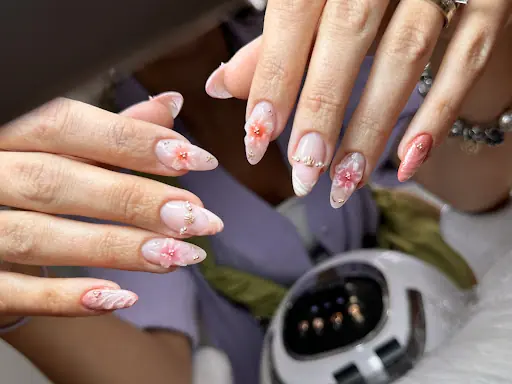 SOCİAL BEAUTY AESTHETİC GÜZELLİK MERKEZİ - Saç Terapisi - Cilt Bakımı - Protez Tırnak - Lazer Epilasyon