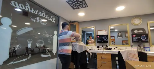 Berke Bay Ve Bayan Kuaför Salonu Ve Kozmetik Mağzası 4