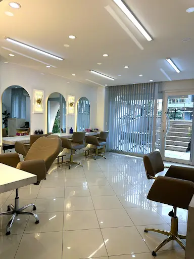 Zens Hair & Makeup 4