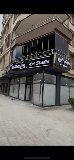 Cool Woman Art Studio 3