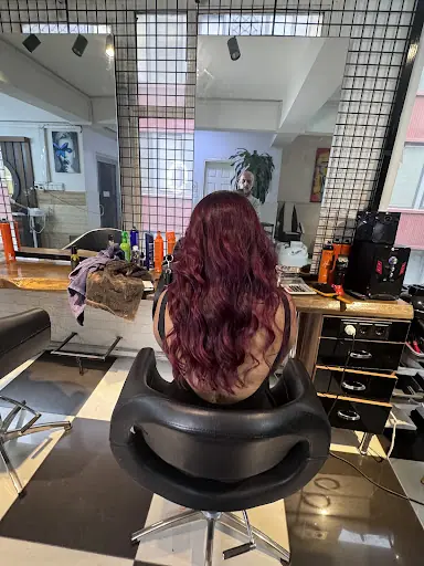 Follow Kuafor Taxim Hairdresser – Tırnak / Nail Studio, Beyoğlu, İstanbul