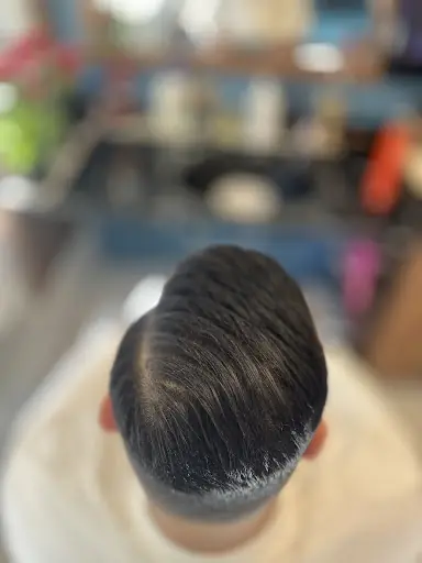 MUHSİN KARAKILIÇ VİP ERKEK BERBER SALONU 4