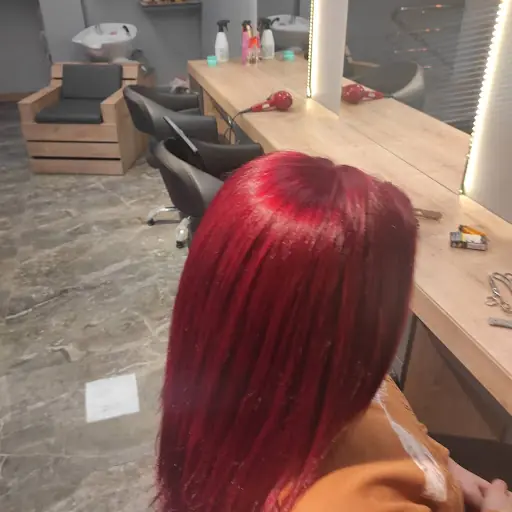KAZIM BAYAN KUAFÖRÜ VE GÜZELLİK SALONU