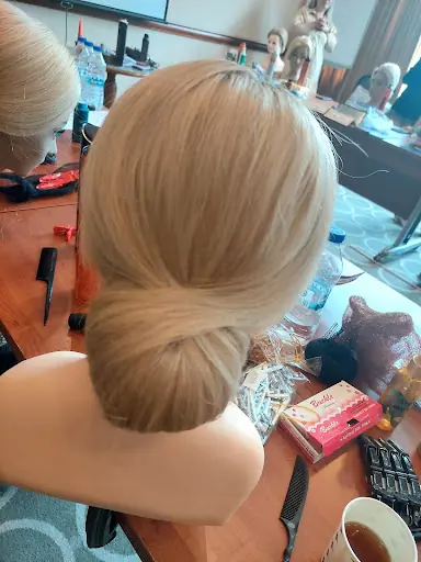 Glam Station Burcu Dağ Saç ve Güzellik Salonu