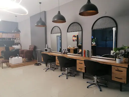 Gülfer Yaman Beauty – Tırnak / Nail Studio, İstanbul