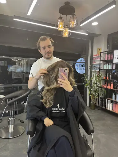LOOK UP HAIR STUDIO & MAKEUP 3