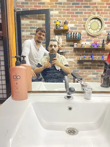 OĞUZ KINALI HAIR ARTIST ( ERKEK KUAFÖRÜ)