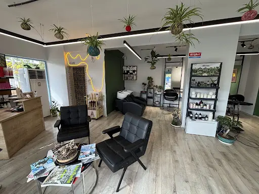 Creative Hair Design House
