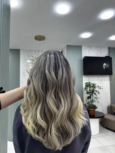 HAYAL KUAFÖR VE GÜZELLİK SALONU