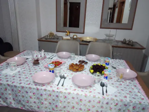 GRİ Bayan Kuaför Salonu 3