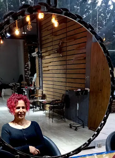 Ali Gür Kuaför Hair Club Şerifali – Tırnak / Nail Studio, Ümraniye, İstanbul (4. fotoğraf)