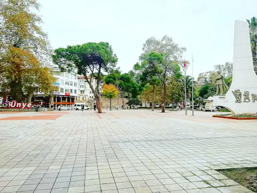 Ünye Cumhuriyet Meydanı