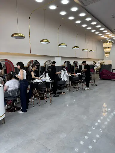 Sevdaliza Vip Hair Studio