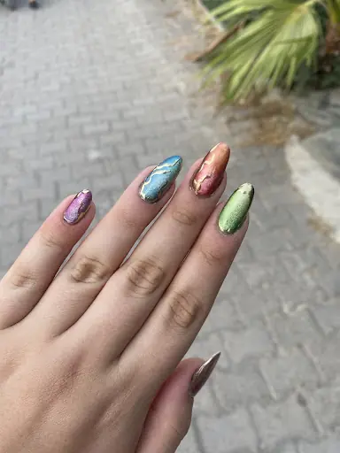 Ayşegül Kuaför Protez Tırnak & Nail Artist (Claw & Bloom)
