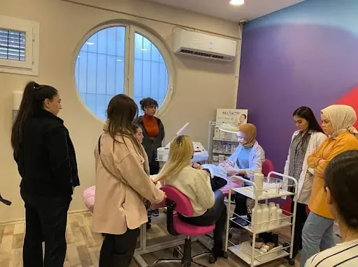 ASLIHAN AYDİL GÜZELLİK SALONU VE GÜZELLİK KURSU 3