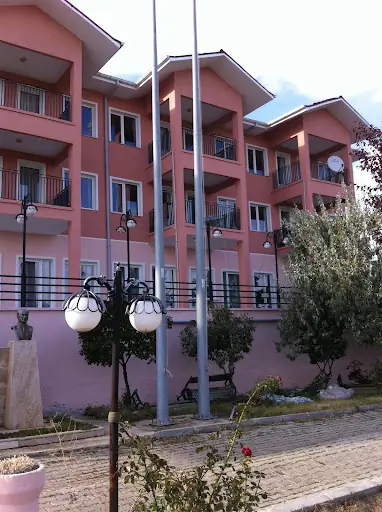 Selami Vardar Yaşlılar Köşkü 2