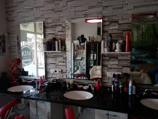 -KİM-ERKEK KUAFÖR SALONU. VİP HİZMET