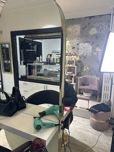Taksim Kuaför ve Güzellik Salonu – Tırnak / Nail Studio, Beyoğlu, İstanbul (3. fotoğraf)