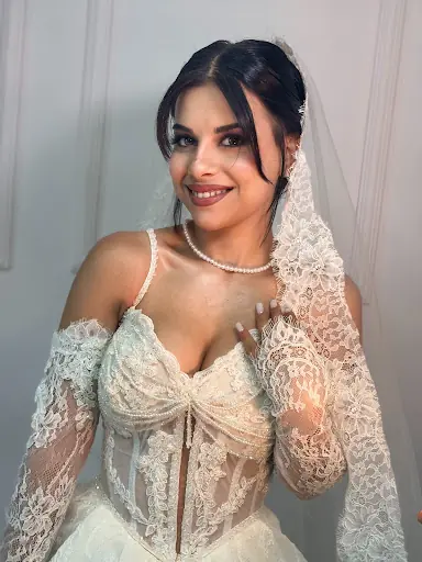 ŞERİFE İŞÇİMEN HAİR & MAKEUP ARTİST
