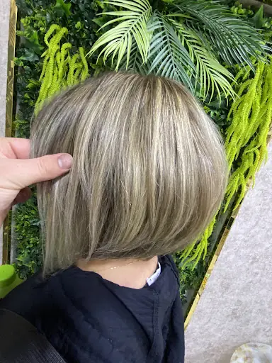 Azra Bayan Kuaförü Ve Güzellik Salonu