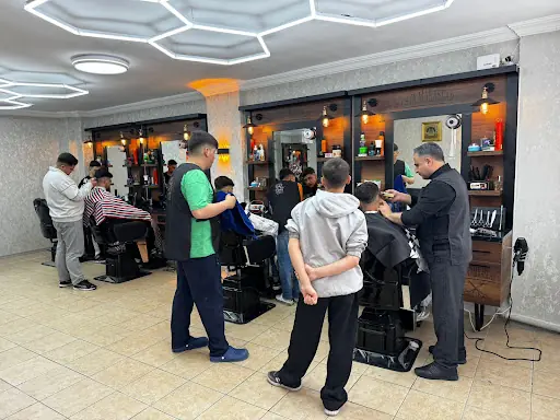 USTA MAKASLAR ERKEK KUAFÖR SALONU