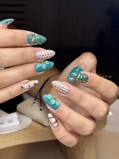 Naz Arkun Beauty Studio 2